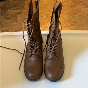 Bongo boots sz 9